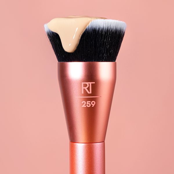 Real Techniques Glow Round Base Makeup Brush, for Liquid & Cream Foundation, 1 Count