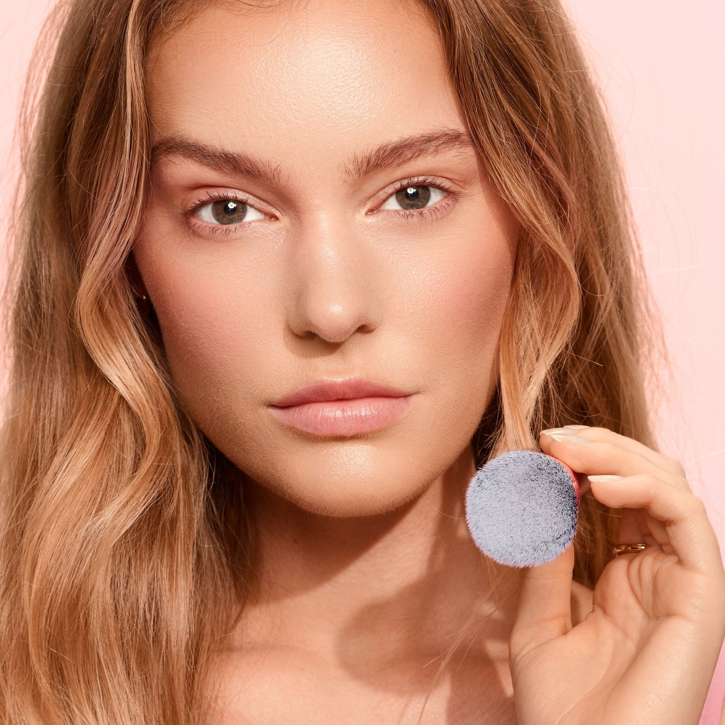 Real Techniques Glow Round Base Makeup Brush, for Liquid & Cream Foundation, 1 Count